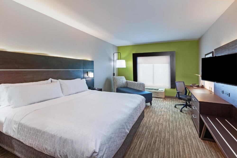Standard King Room interior
