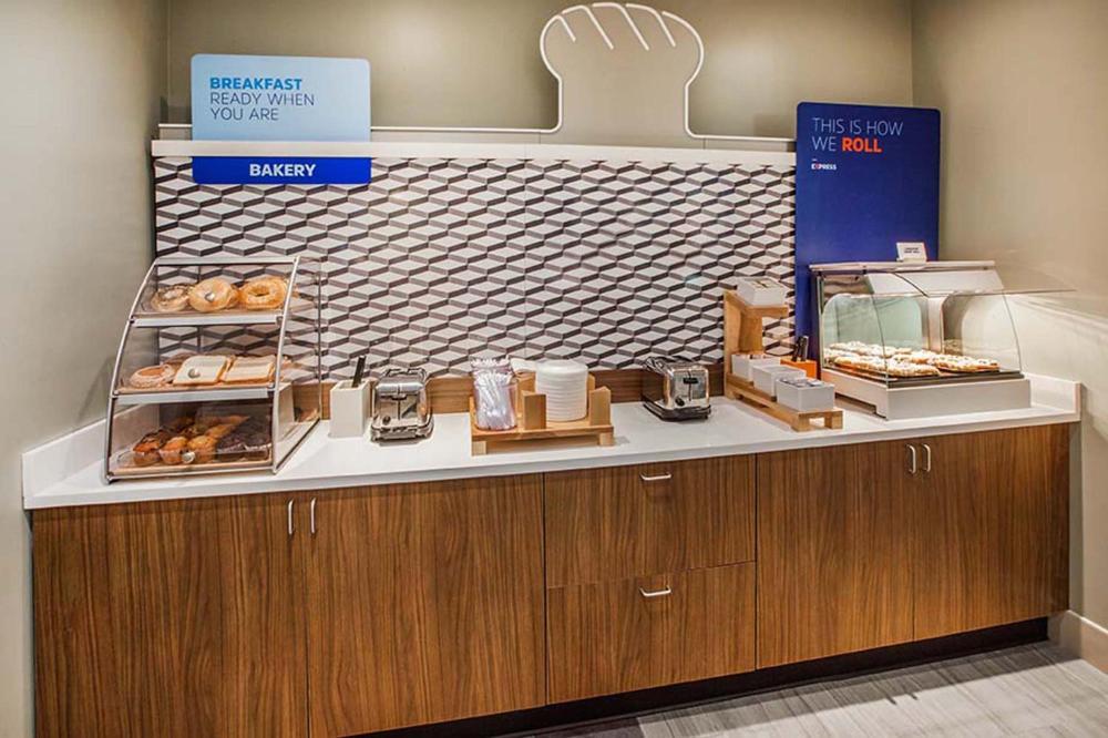 Holiday Inn Express & Suites Sealy by IHG